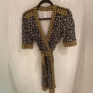Unique DVF a wrap dress with airplane motif
